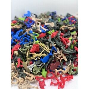Toy Army Men Soldiers, Robots, Zombies Mixed Lot Over 400 Multi Colored Figures